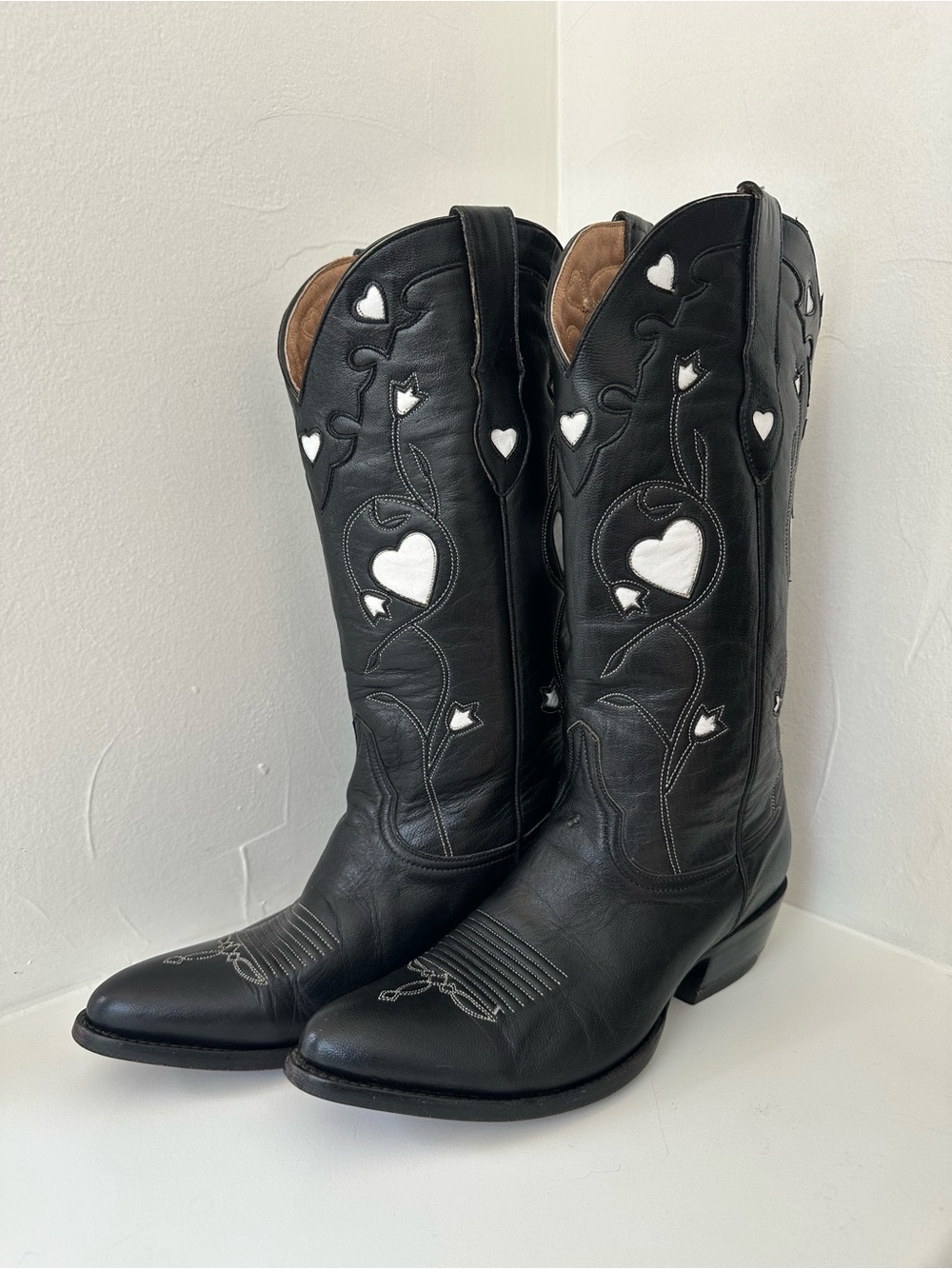 RARE White Tag - Heart Boots - Picture 2 of 11